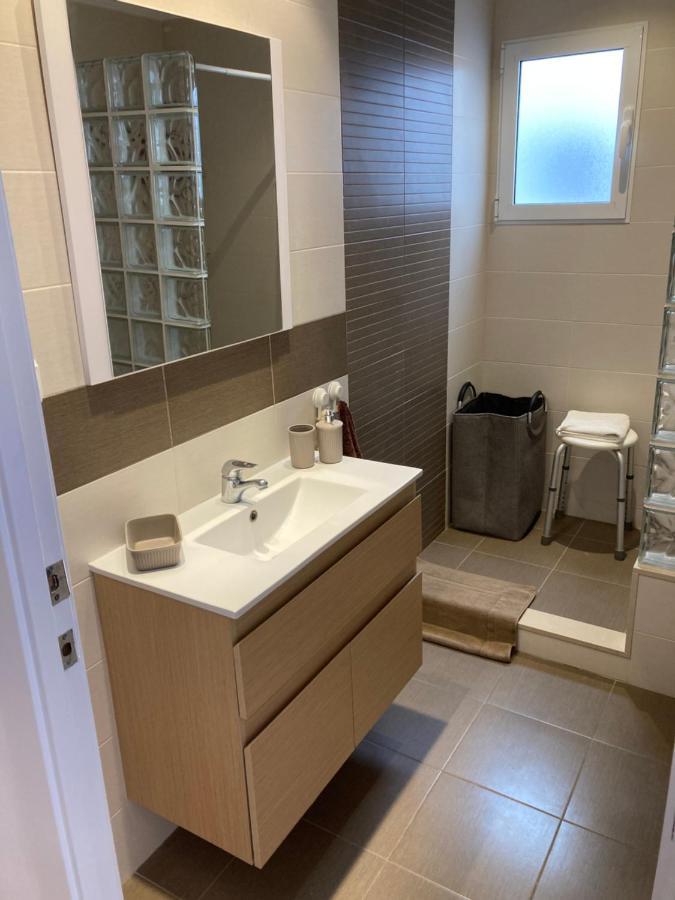 Beachfront And Renovated Apartment 쿠엘라 외부 사진
