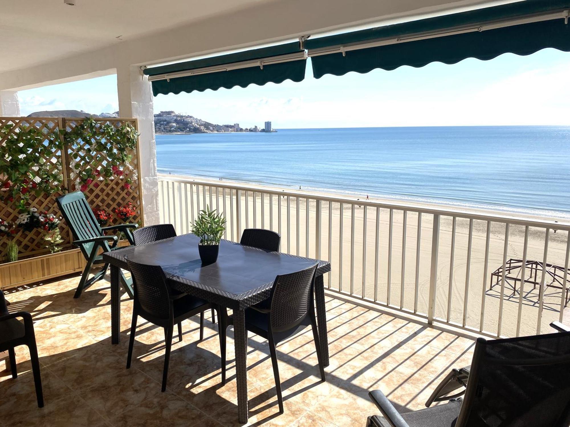 Beachfront And Renovated Apartment 쿠엘라 외부 사진