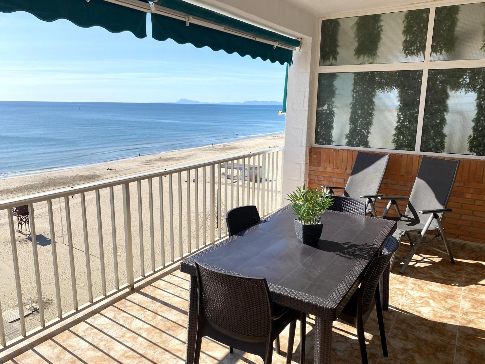 Beachfront And Renovated Apartment 쿠엘라 외부 사진